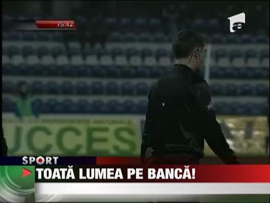 Toata lumea pe banca la Steaua