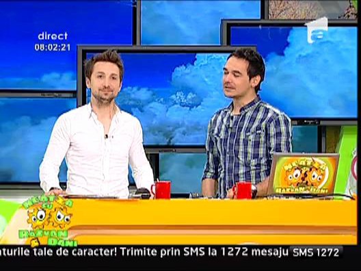 Razvan, amuzat de semnul de pe gat al lui Dani