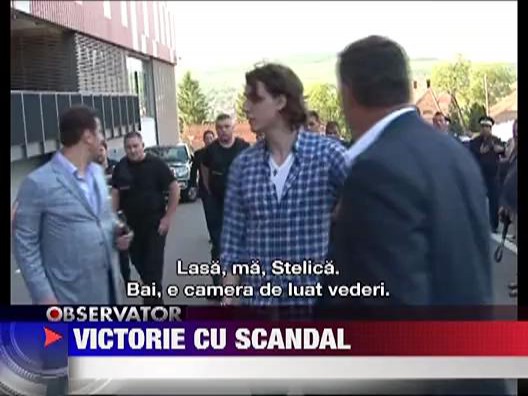 Olaroiu si Becali s-au luat la harta cu stewarzii de la CFR Cluj&lrm;