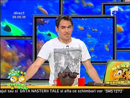 Razvan isi arata muschii la Neatza
