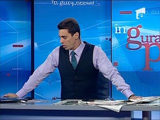 IMAGINI SOCANTE! Un caine linge sangele stapanului batut  langa Guvern