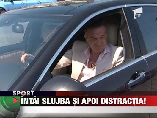 Rugaciunea de dimineata i-a taiat cheful de glume lui Gigi Becali