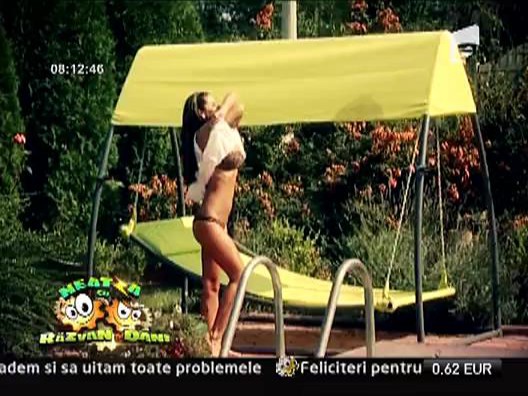 Alina Marcu si Roxana Vancea, la facut zacusca