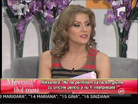 Fetele fac glume intre ele