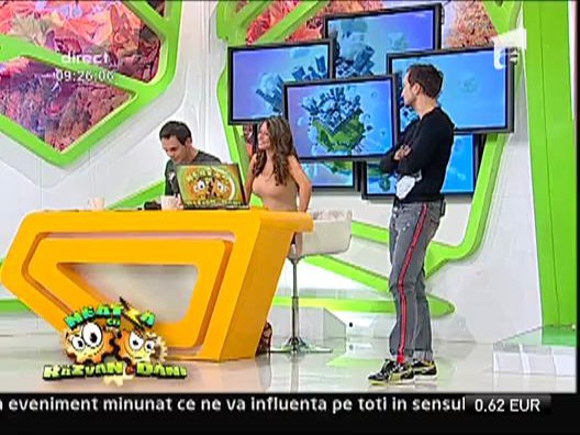 Razvan plateste cu cardul lui Dani