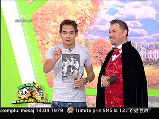 Vecina Roxana sta cu  pitonul pe umeri