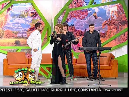 Annes face echitatie pentru a-si tonifia fesele