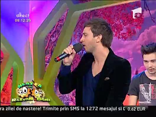 Roxana Vancea danseaza cu chilotii la vedere