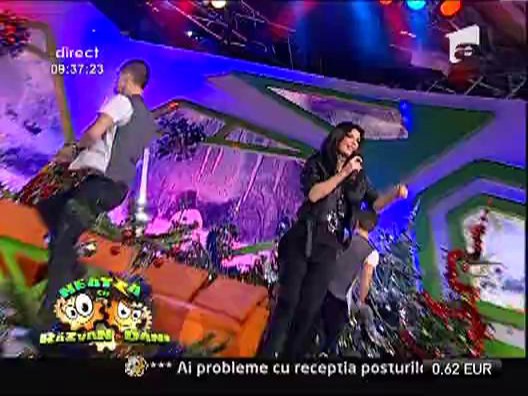 Ellie White - Sete de noi