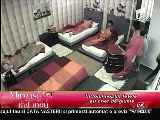 Distractie in casa fetelor si a mamelor