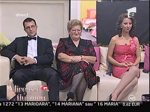 Fetele si baieti s-au colindat reciproc