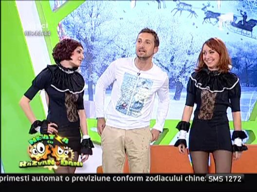 Dani le-a dat sfaturi dansatoarelor de la Park Place