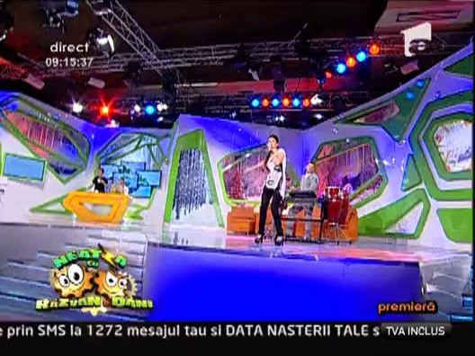 Meena K - Everybody On The Floor