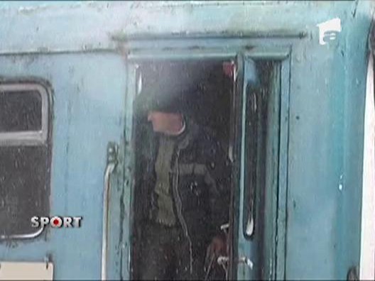 Campionii de la Galati, sechestrati in tren