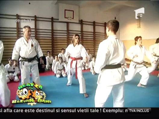 Roxana Vancea ia lectii de karate pentru a nu avea probleme la dus