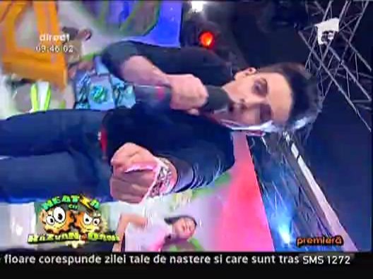 Roxana Vancea, cu chiloteii la vedere