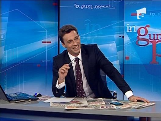 Mircea Badea despre politistii care plimbau un carut cu masina din dotare