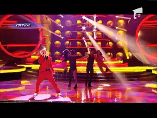 Dan Helciug, sosia lui Elton John - "I'm Still Standing "