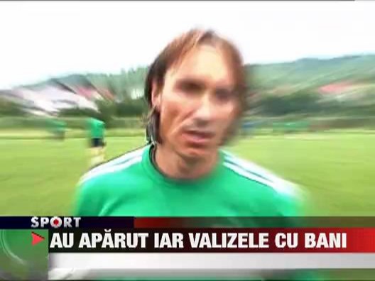Au aparut iar valizele cu bani