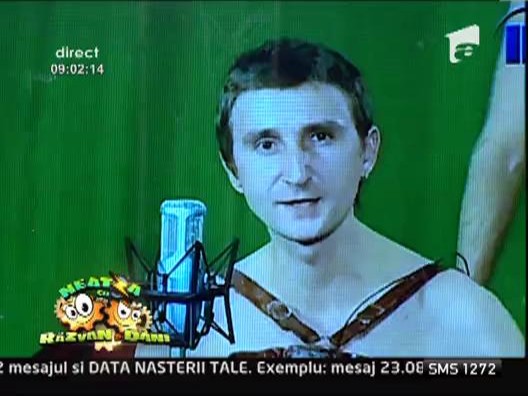 Vezi cum strica niste rusi doua piese muzicale celebre