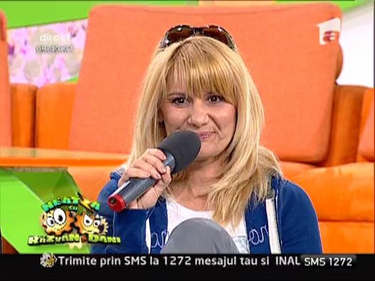 Nicola, obsedata de Facebook