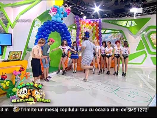 Echipa de la Neatza si fetele de la Heaven joaca sotron