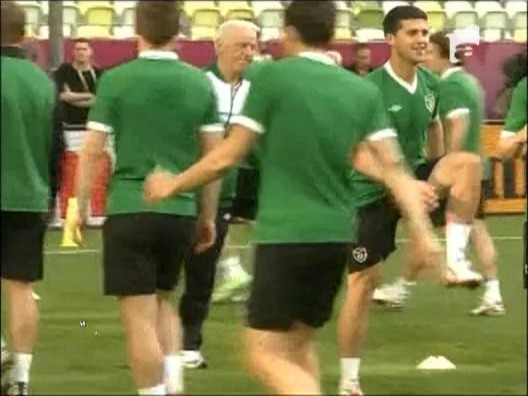 La 73 de ani se pregateste cu jucatorii