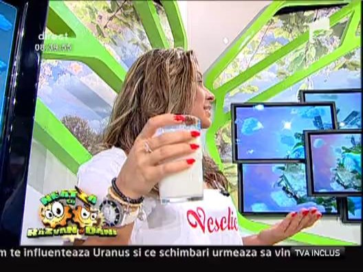 Roxana Vancea asa cum nu ati vazut-o niciodata... cu mustata