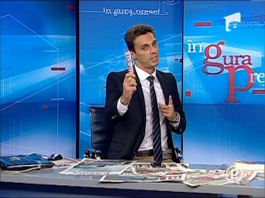 Mircea Badea: &ldquo;Cine a facut subiectele la Evaluarea Nationala 2012 nu sta bine cu capul!&rdquo;