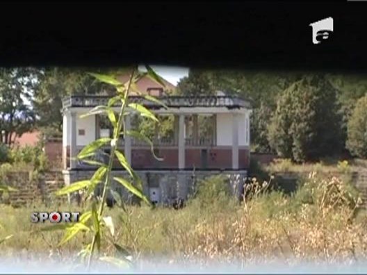 Stadionul unde Romania pierdea dramatic cu Slovenia a ajuns o ruina