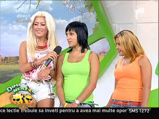 Cami Hedlinger, cu surorile pe post de dansatoare