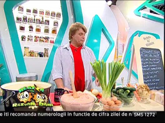 "Strudel cu pui si sos de iaurt"