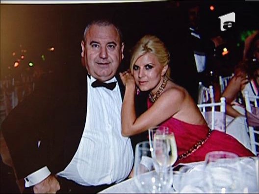 Mircea Badea, despre Elena Udrea: "O diva pisicoasa, prelinsa pe fizicul impozant al sotului sau trupes"