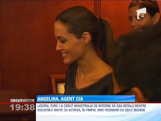 Angelina Jolie este banuita ca ar fi spion CIA