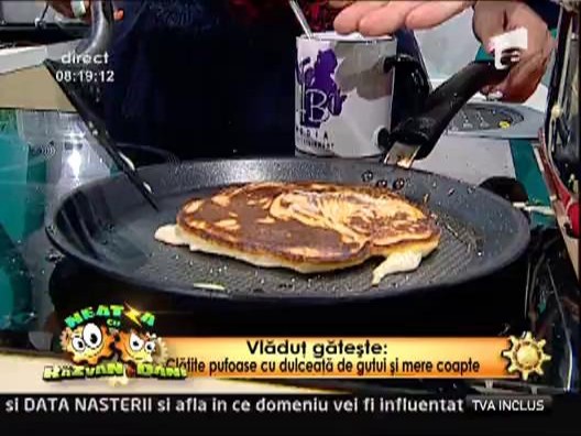 Clatite pufoase cu dulceata de gutui si mere coapte