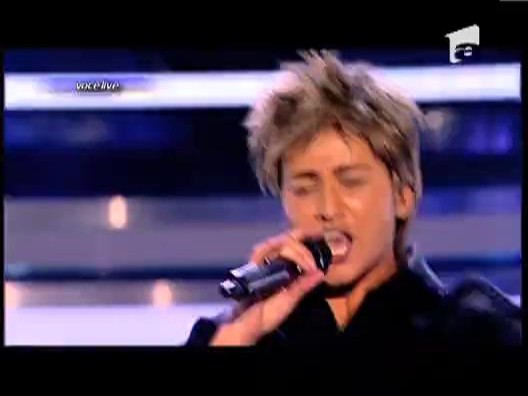 Claudia Patrascanu il imita pe Ricky Martin - "She bangs"