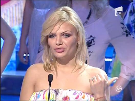 Randul 2: Ozana Barabancea si Adriana Bahmuteanu vs. blonde