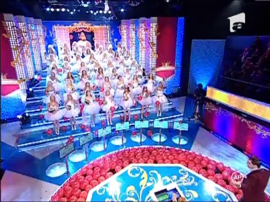 Maria Carneci, Adrian Minune si Nelu Ploiesteanu vs  50 de mirese blonde