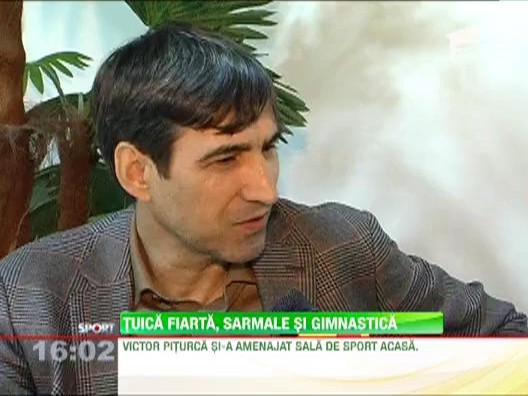 Piturca ii da cu tuica fiarta de Craciun