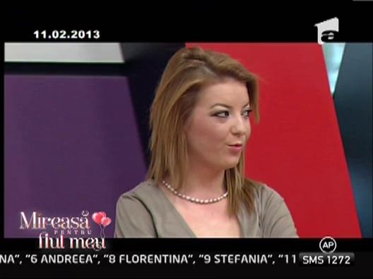 In repetate randuri, Andreea si Cornelia au incercat sa poarte discutii secrete