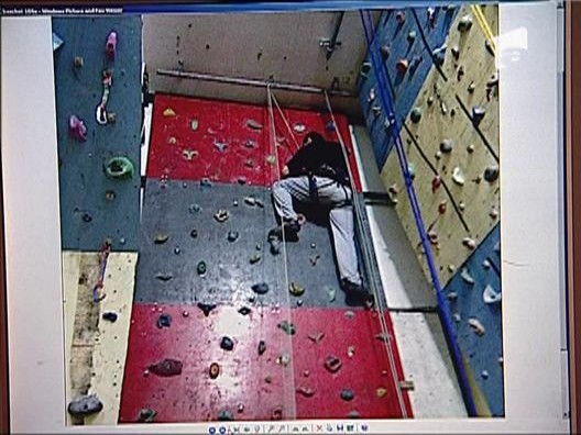 Mircea Badea a escaladat, asigurat de Ciutacu, pe un perete artificial