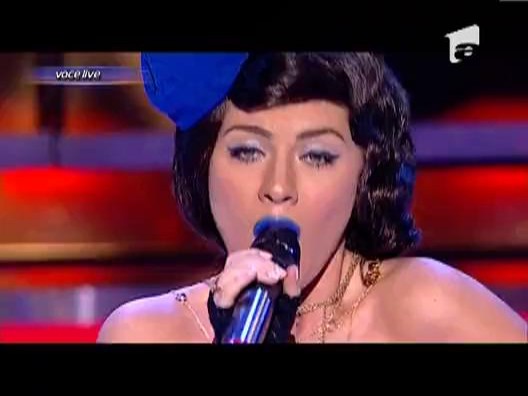 Ioana Anuta se transforma in Aura Dione - "Friends"