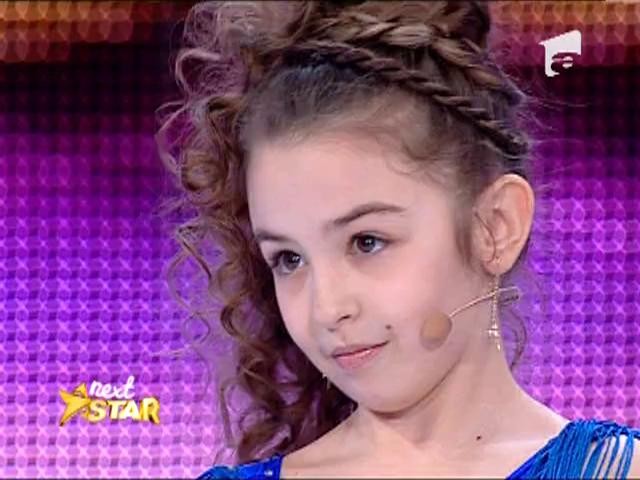 Diana Popa deseneaza alunite juriului