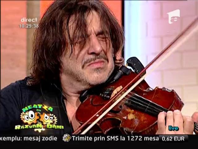 Trupa Farfarello canta live la Neatza