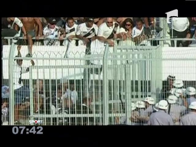 Suporterii lui Ponte Preta s-au luat la bataie cu politistii