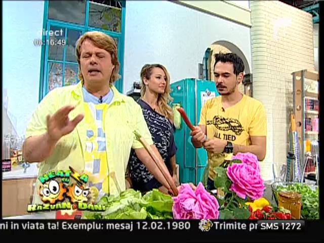 Aripioare cu sos de rubarba