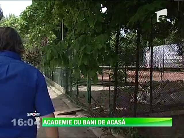 Ilie Nastase face academie de tenis pe banii lui!