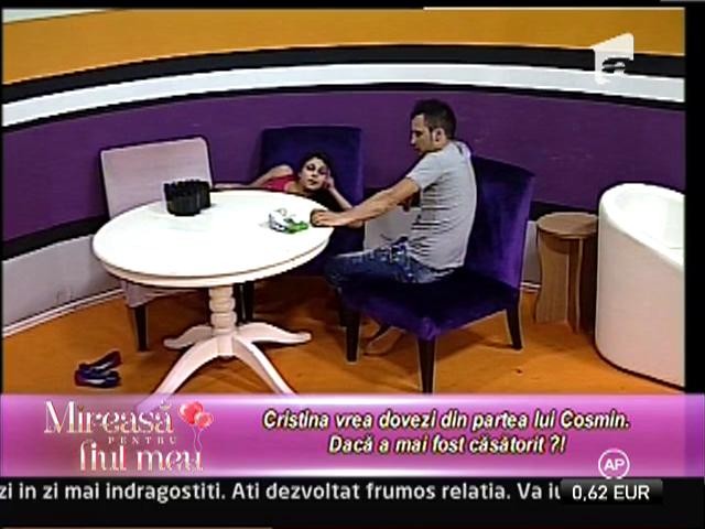 Cristina i-a cerut lui Cosmin sa ii demonstreze ca nu a mai fost casatorit!