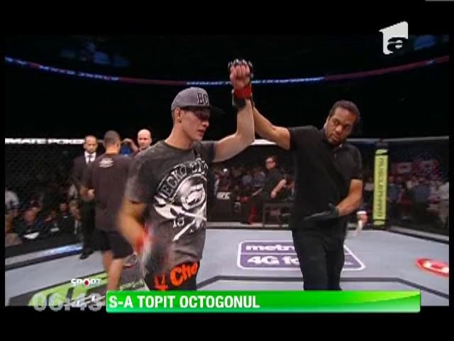 Doua femei au facut spectacol in gala UFC de la Seattle!