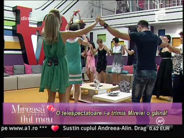 O telespectatoare i-a trimis Mirelei o gaina!